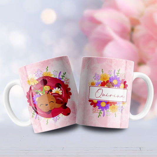Taza floral con inicial y nombre